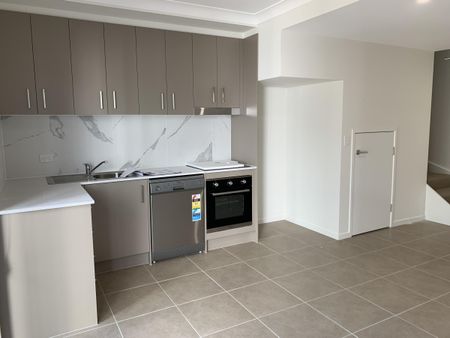 Perfectly Positioned 3-bedroom home in Baringa - Photo 4