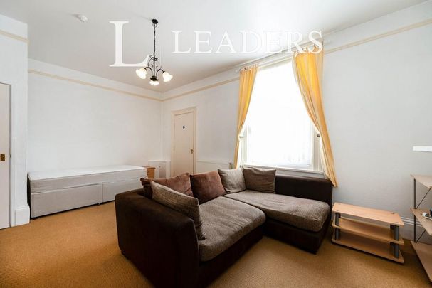 House to rent - Photo 1