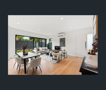 Light Filled and Super Spacious Townhome - Photo 3