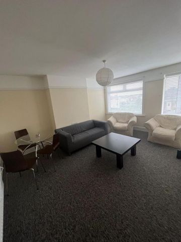 3 bedroom apartment to rent - Photo 3