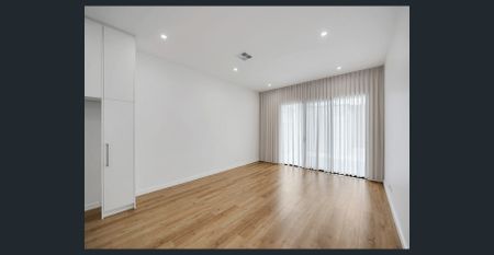 Stylish brand new 3 bedroom townhouse in great central location - Photo 2