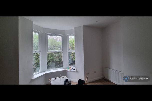 3 bedroom flat to rent - Photo 1