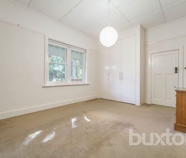 SPACIOUS THREE BEDROOM HOME - Photo 4