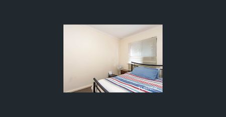 Beautifully Presented, Heating and Cooling, Small Yard - Photo 4