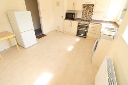 2 bed Apartment - To Let - Photo 2