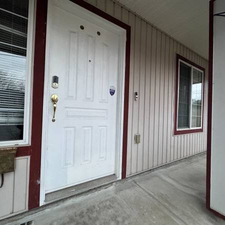 4 Bed Central Location (Abernethy way) UPPER LEVEL Home! Fenced Yard - Photo 1