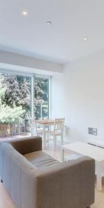 2 Bed Flat, Great West Road, TW8 - Photo 3