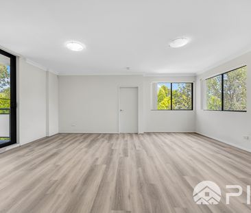 Brand-New Timber Flooring, Three-Bedroom Apartment Plus Study, Walk... - Photo 2