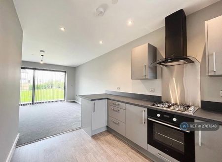 3 bedroom semi-detached house to rent - Photo 3