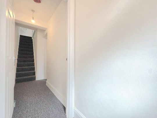 3 bedroom end of terrace house to rent - Photo 1