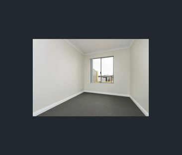 341 Lambeth Cir, Wellard, WA 6170 - Photo 2