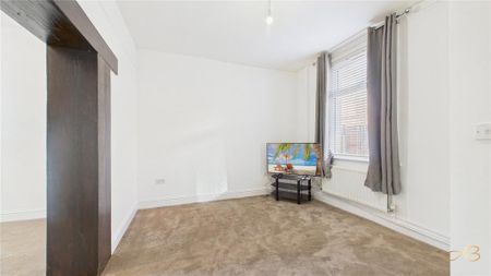 2 bedroom end of terrace house to rent - Photo 2