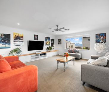 Open the door coastal comfort with theatre & entertainer's appeal - Photo 4