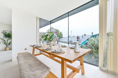 3 bedroom flat to rent - Photo 2