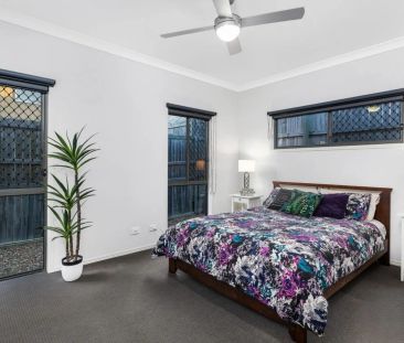 Contemporary living close to parks, shops, and transport. - Photo 3