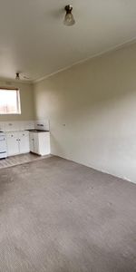 CHARMING ONE BEDROOM APARTMENT IN PRIME LOCATION - Photo 3