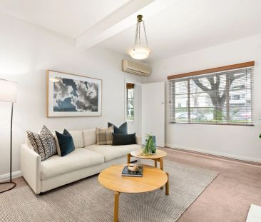 North Facing, Spacious Art Deco – Ground Floor - Photo 3