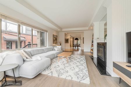 Beautiful furnished house for rent in Ville Mont-Royal - high ceilings, and skylights. - Photo 3