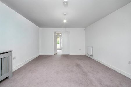 4 bedroom detached house to rent - Photo 3