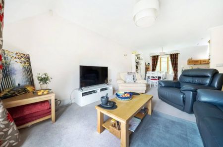 2 Bedroom Flat / Apartment - Salisbury Road, Sherfield English - Photo 3