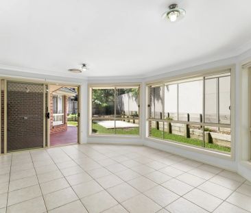 12 Streamdale Grove, Warriewood. - Photo 2