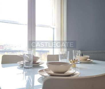 1 bedroom in a flat share to rent - Photo 3