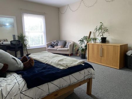 5 bedroom flat to rent - Photo 2