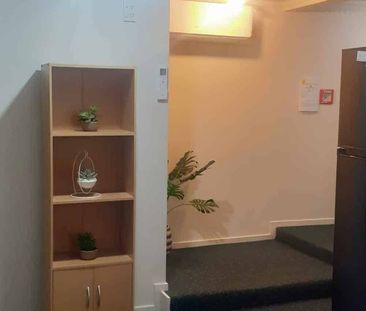 Spacious 2-Bedroom Apartment - Self-Contained & Centrally Located - Photo 5