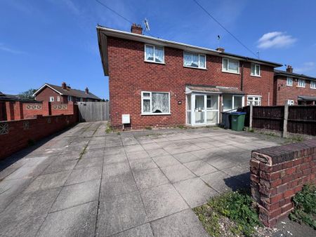4 bedroom semi-detached house to rent - Photo 3