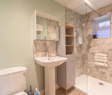 4 bedroom semi-detached house to rent - Photo 2