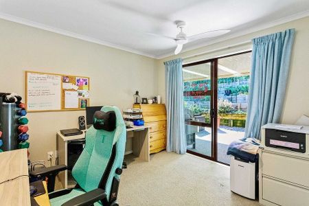 Charming 4BR Family Home in Millwater! - Photo 2