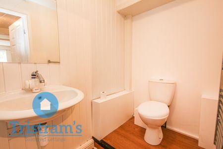 2 bed Flat for Rent - Photo 2