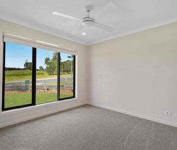 Modern Family Home in Montview Estate with Multiple Living Spaces, ... - Photo 2