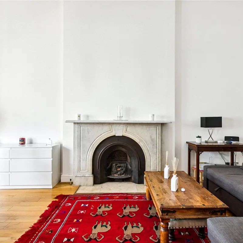 2 bedroom flat in Kensington - Photo 1