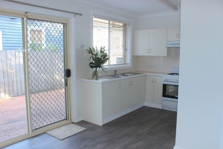 2/221 Beaumont Street, Hamilton South - Photo 4