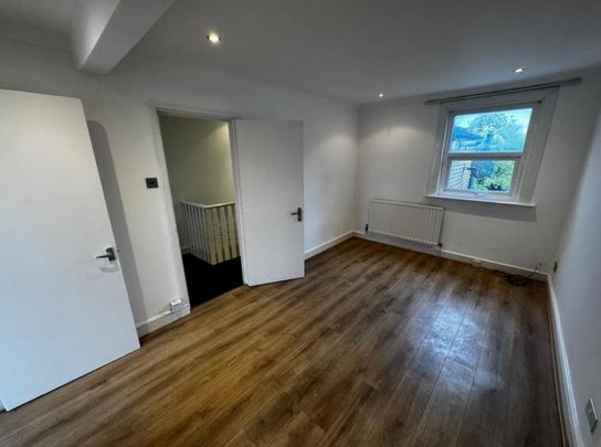 Montagu Road, London - Photo 1