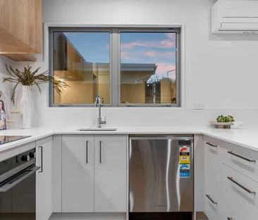 Brand New Three Bedroom Townhouse! - Photo 4