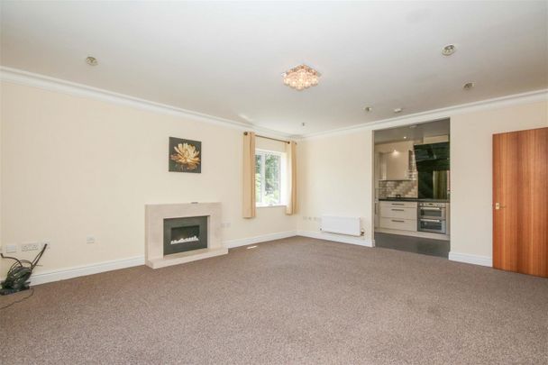 2 bedroom Flat To Let - Photo 1
