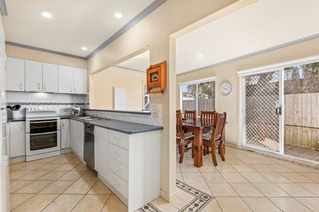 Tropical Coastal Retreat- includes pool and lawn maintenance - Photo 4