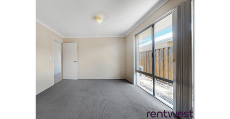 DUAL KEY PROPERTY IN SOUGHT AFTER LOCATION - Photo 3