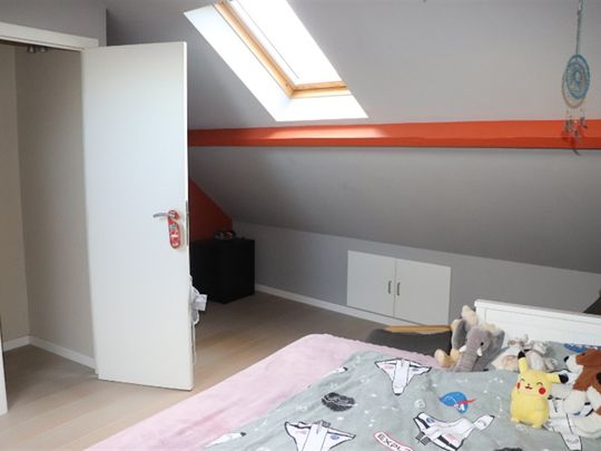 Gerenoveerde gezinswoning met 2 SLK, koer en uitweg - Foto 1