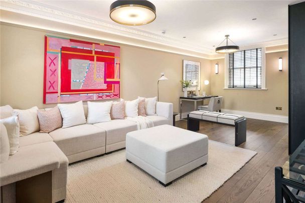 A beautifully re-developed five-bedroom townhouse on Lonsdale Road - Photo 1