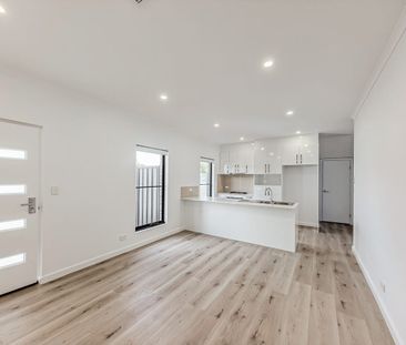 Brand New Executive Home Ready for Moving In - Photo 2