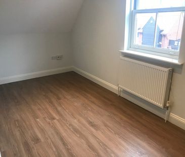 17 Weir Pond Road, Rochford, Essex, SS4 - Photo 3