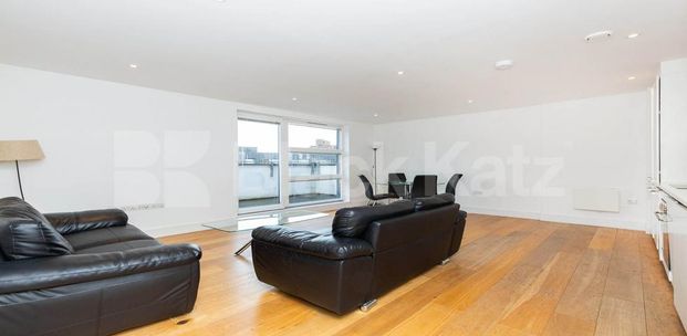 3 Bedroom, 2 bath, 1 reception Flat - Photo 1