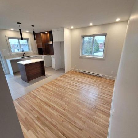 4½ tranquille rénové | WiFi, stationnement, A/C inclus - Photo 4
