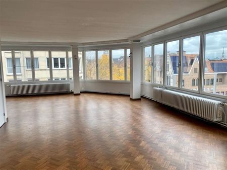 Zeer ruim en sfeervol appartement op topligging - Photo 3