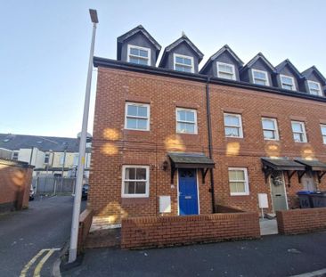 4 bedroom terraced house to rent - Photo 1