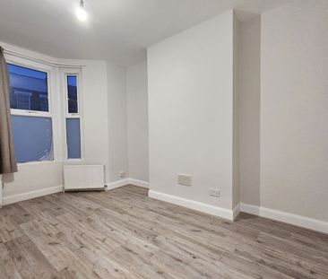2 Bed Flat, Antill Road, N15 - Photo 2