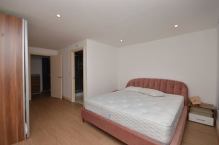 3 Bed Flat, Venus House, E14 - Photo 4